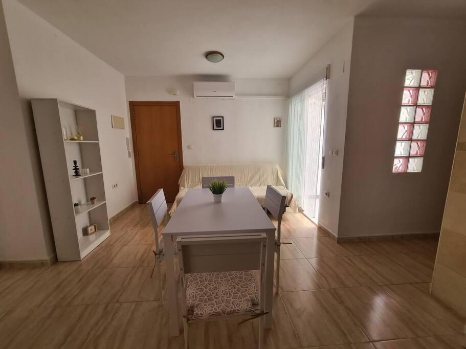 Beautiful Apartment With Patio Torrevieja Exterior foto